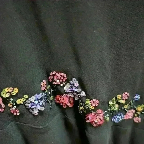 Elegant Black Dress with Floral Sequin Detail Size 10 - Picture 3 of 5